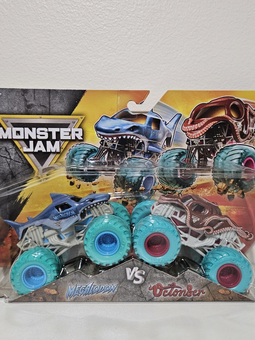 2026 Monster Jam 2- Pack Megalodon Vs Octon8er Series 35
